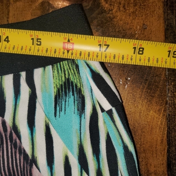 Jennifer Lopez aqua, white, green printed shorts Size 10 - Picture 5 of 10